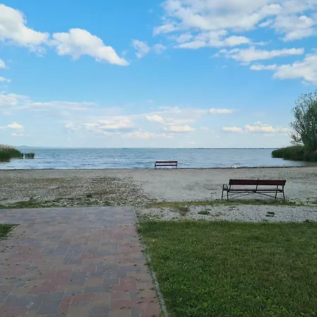 Szepkilato 2 Medencevel Es Kilatassal Balatongyörök