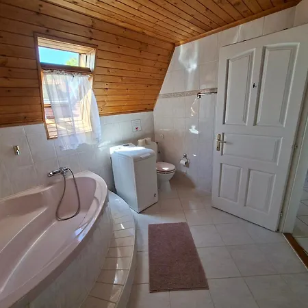 Szepkilato 2 Medencevel Es Kilatassal Apartmán *